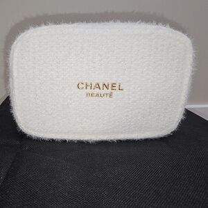 Chanel Beauté Tweed White Makeup Bag